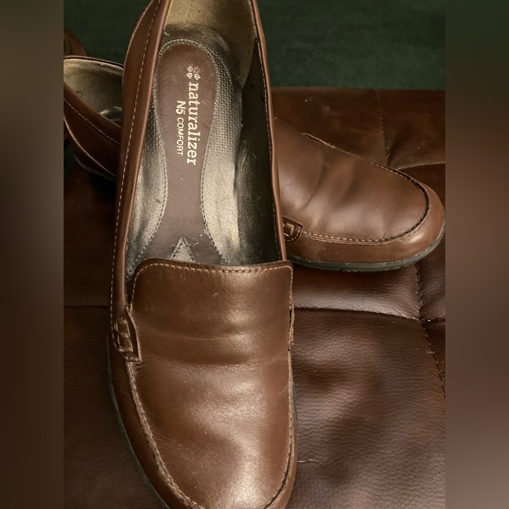 EUC Naturalizer IOB casual loafers/flats. Brown leather uppers